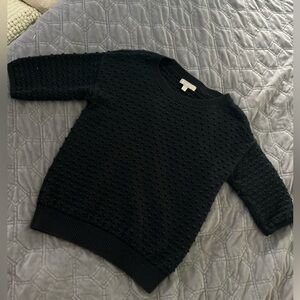 BR black shirt sleeve sweater
